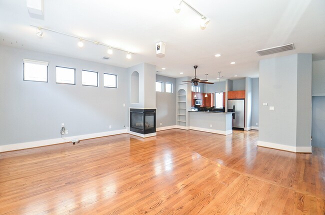 Building Photo - 408 Parker St