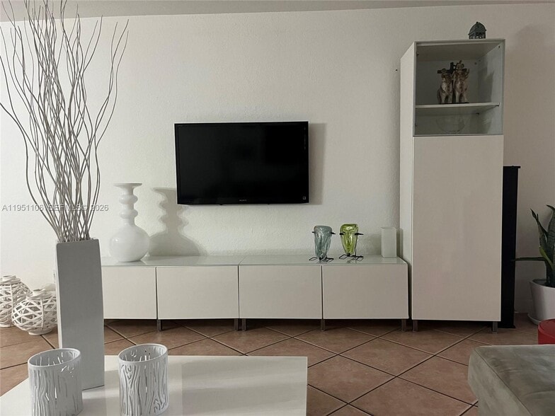 Building Photo - 9702 Costa del Sol Blvd