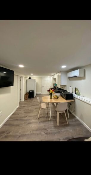 Living/Dining - 33 Bridge St