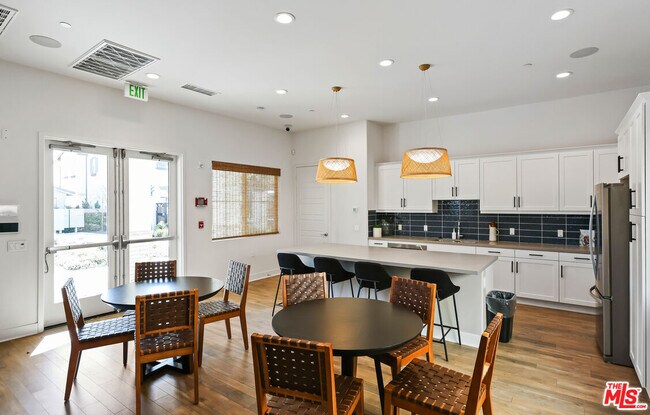 Building Photo - 6972 Calla Lily Dr
