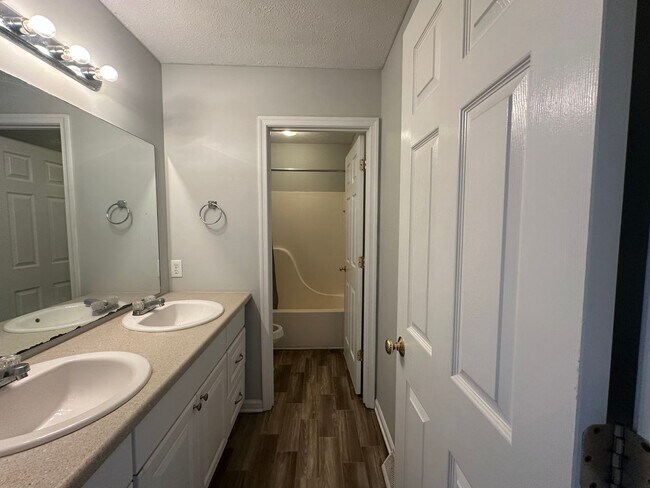 Building Photo - 3 Bedroom Townhouse in Campbell County