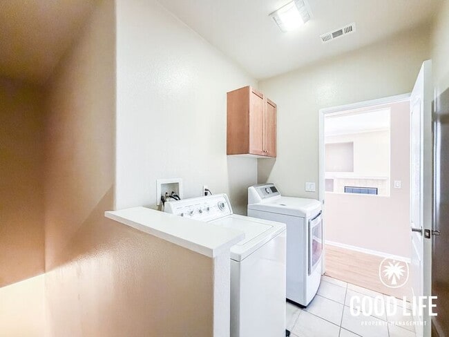 Building Photo - 10880 Serafina Ln