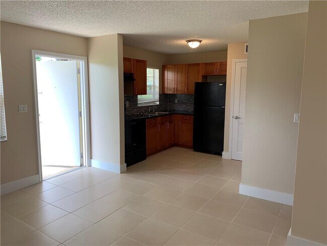 Building Photo - 5180 NE 6th Ave