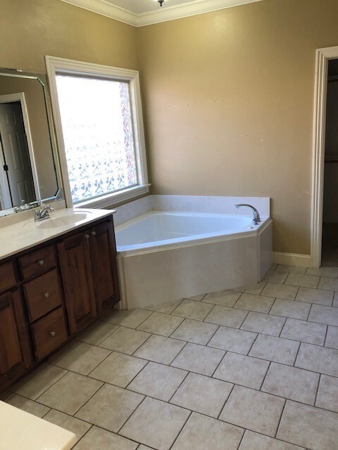 Building Photo - 6445 Dearing Rd