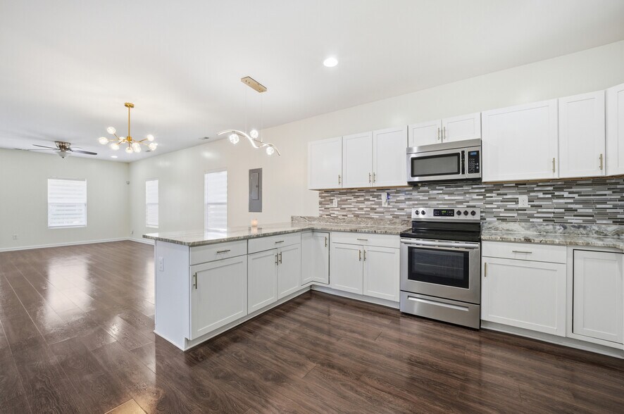 Building Photo - 16 Bagley St