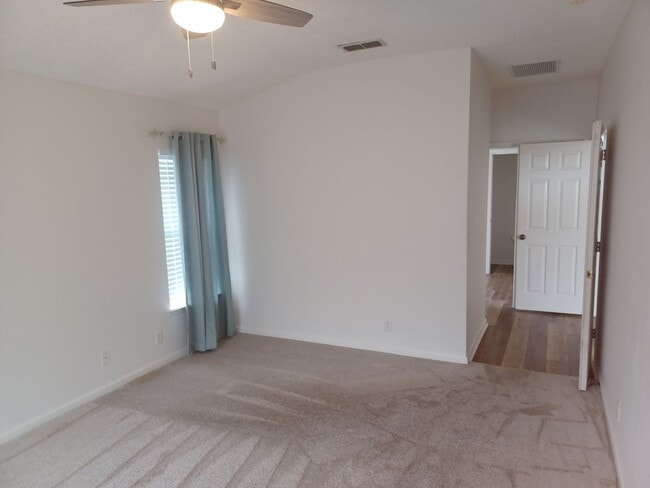 Building Photo - Large 3 BR 2 BA Rental in Desirable Area