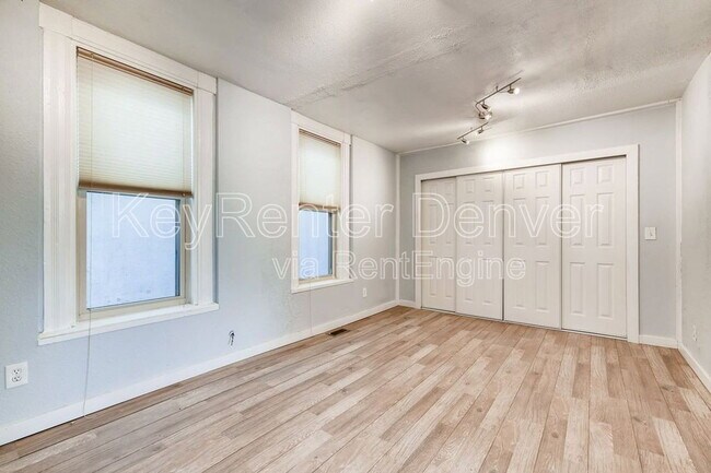 Building Photo - 3341 Lawrence St