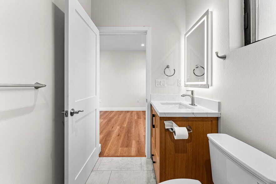 Building Photo - 2430 E 7th St