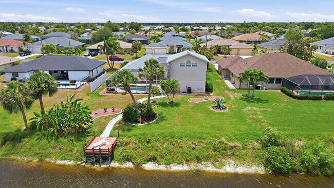 Building Photo - "Spacious 3-Bedroom Retreat with 2 Full Baths in Rotonda West Pinehurst!"