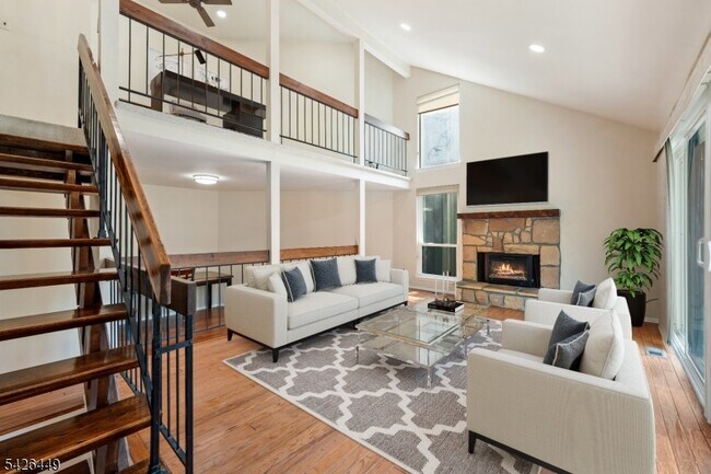 Building Photo - 257 Gemini Dr