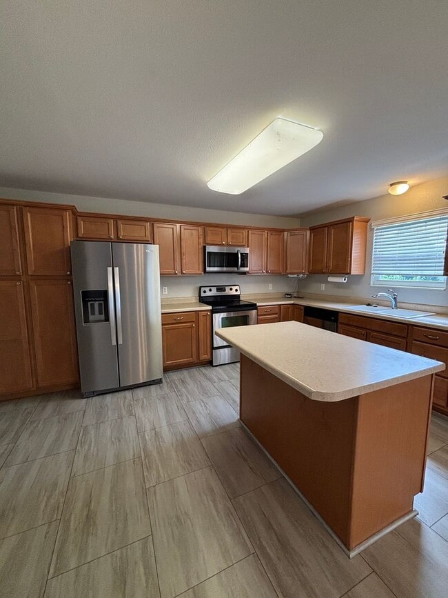 Building Photo - 423 Larkway