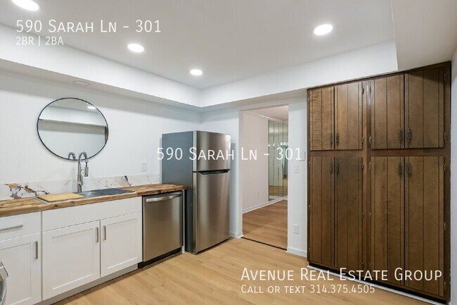 Building Photo - 590 Sarah Ln