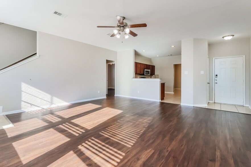 Building Photo - 17914 Seco Creek Ln