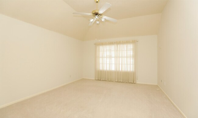 Building Photo - 7502 Holly Ct Estates Dr