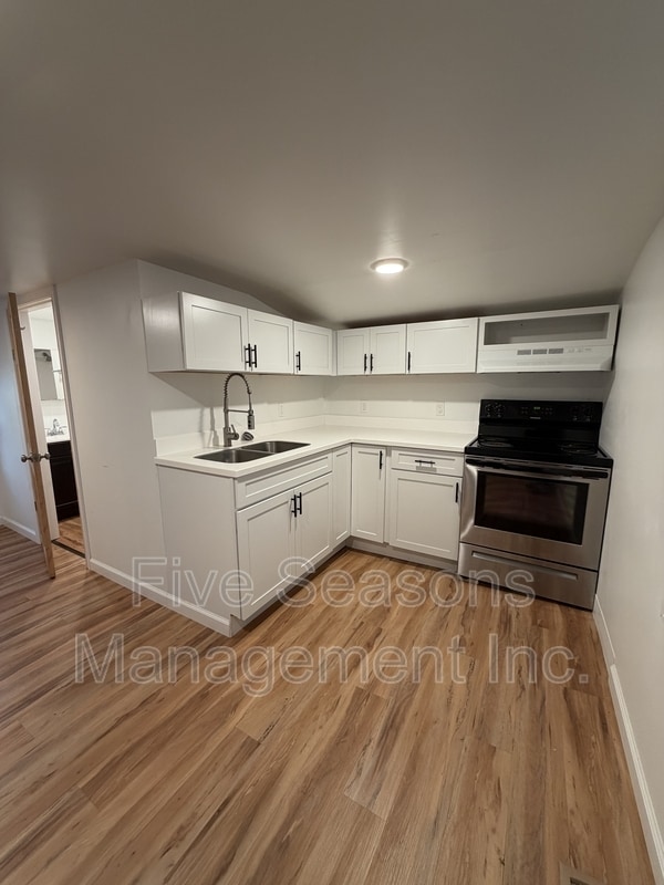 Building Photo - 124 N Winooski Ave