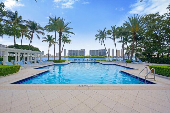 Building Photo - 3255 NE 184th St