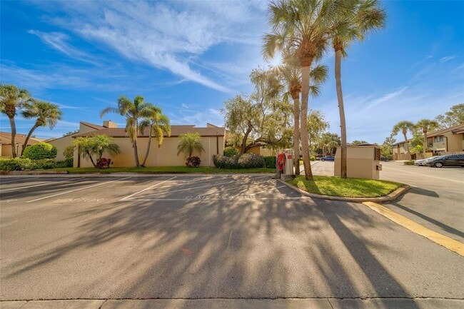 Building Photo - 890 N Village Dr