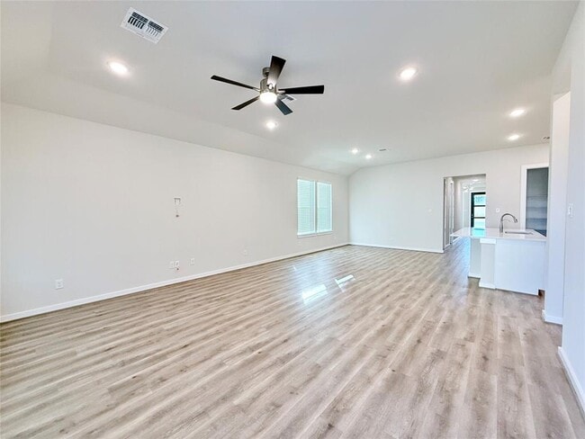 Building Photo - 133 Cintilar St