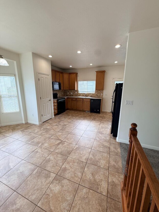 Building Photo - 8825 Jefferson Dr
