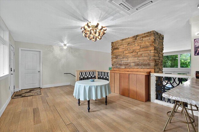 Building Photo - 1205 Gardenia Dr