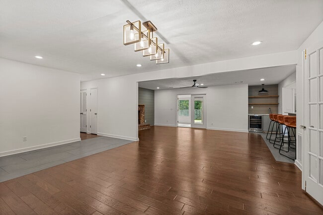 Building Photo - 5827 Winvelly Dr