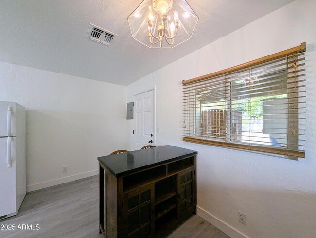 Building Photo - 2443 E Earll Dr