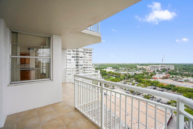 Building Photo - 18051 Biscayne Blvd