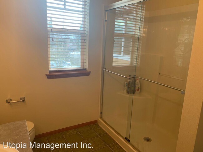 Building Photo - 2 br, 2.5 bath House - 4051 Eliza Ave #102