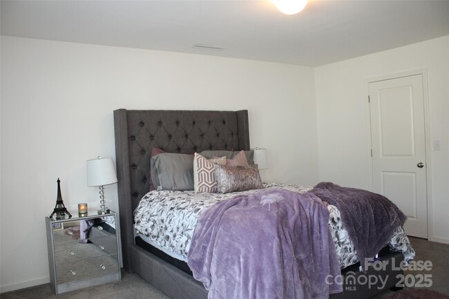 Building Photo - 10207 Holly Park Dr