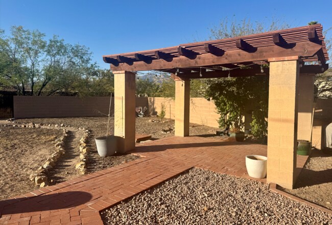 Building Photo - Beautifully updated 3-bedroom, 2-bath home