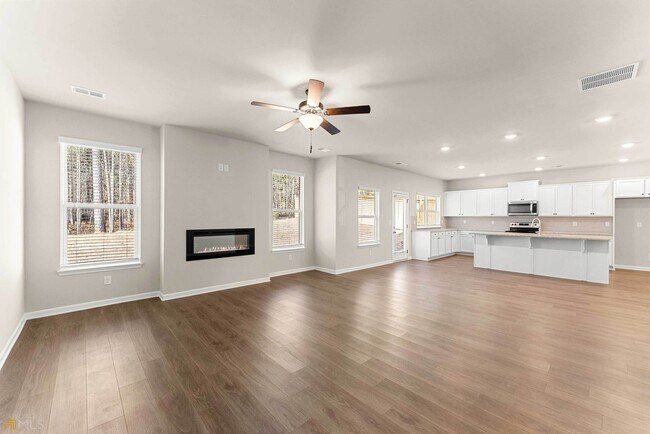 Building Photo - 755 Lakehaven Ln