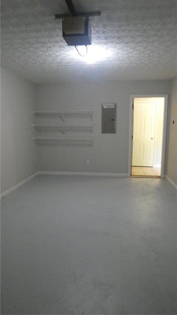 Building Photo - 2 bed/2 bath end unit in Gainesville