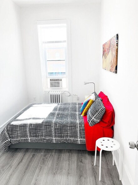 Building Photo - 206 W 138th St