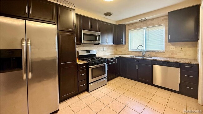 Building Photo - 24290 Eastwood St