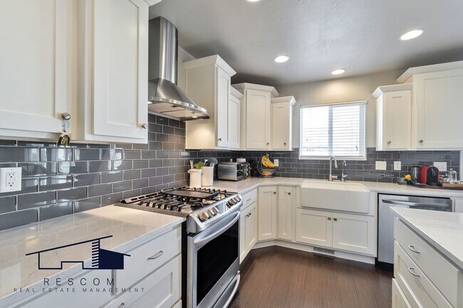 Building Photo - 1439 Dunbar Ln
