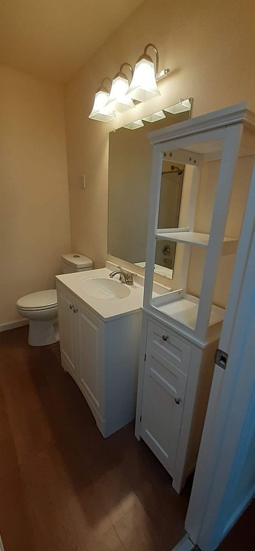 Building Photo - 2bd/1ba Seattle Home