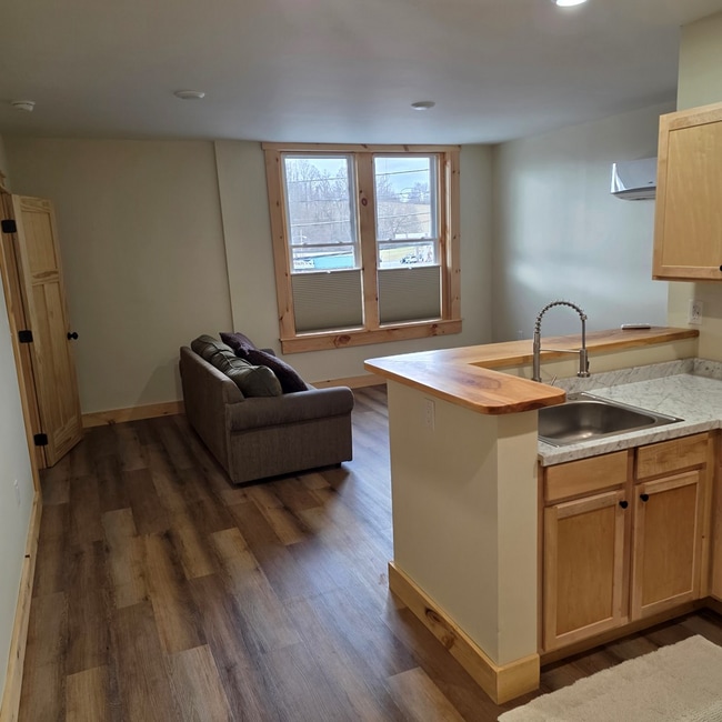 Building Photo - 121 E Main St