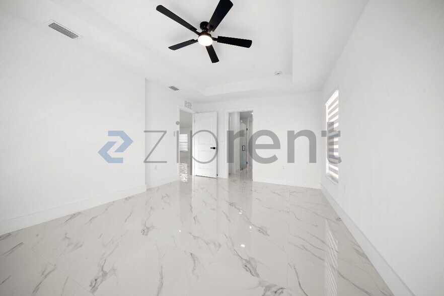 Building Photo - 4117 NE 16th Ave