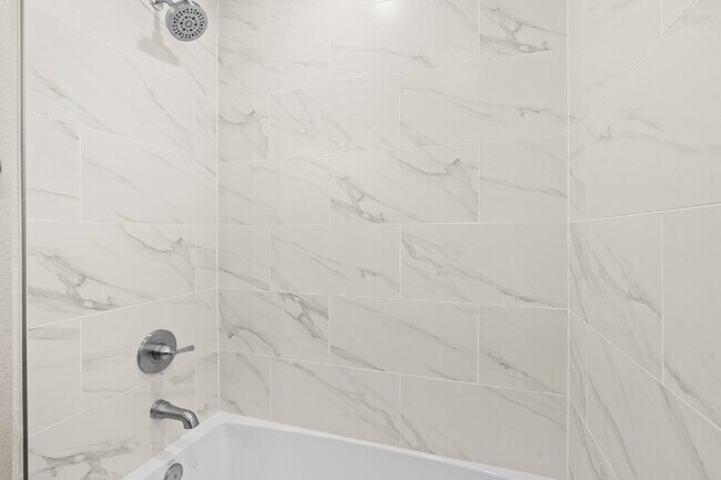 Building Photo - 3 Bed, 2 Bath Duplex (3rd bed is detached)