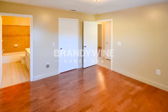 Building Photo - 2606 32nd Village Ave