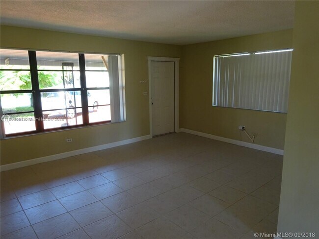 Building Photo - 2631 Alcazar Dr