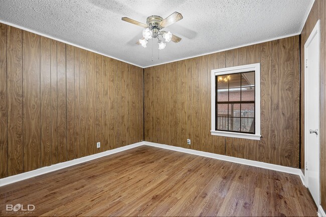 Building Photo - 1005 Clarence St