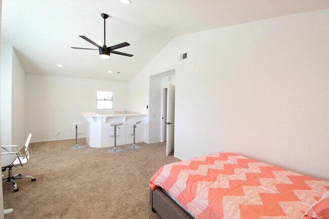 Building Photo - 6752 Carobwood Way