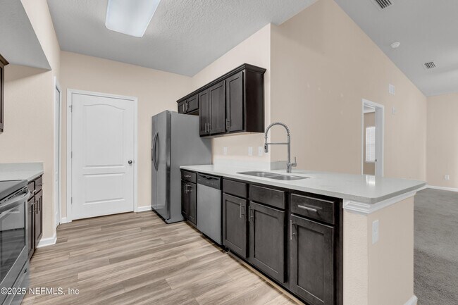 Building Photo - 4931 Key Lime Dr