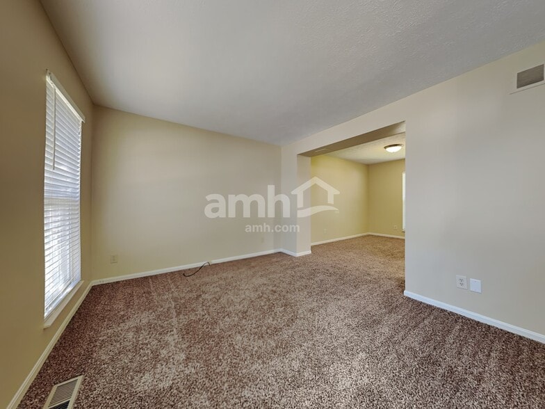 Building Photo - 532 Sugar Maple Ct