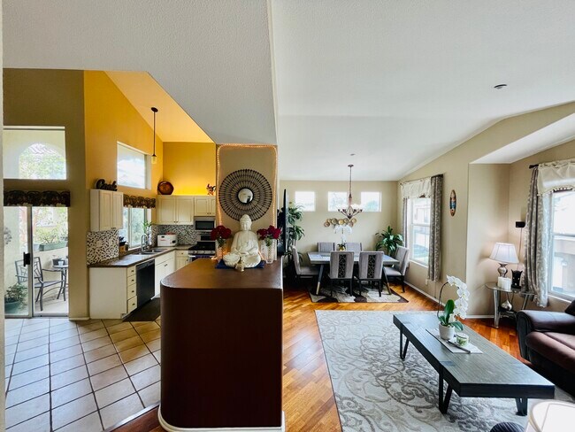 Building Photo - 3201 Aspen Grv