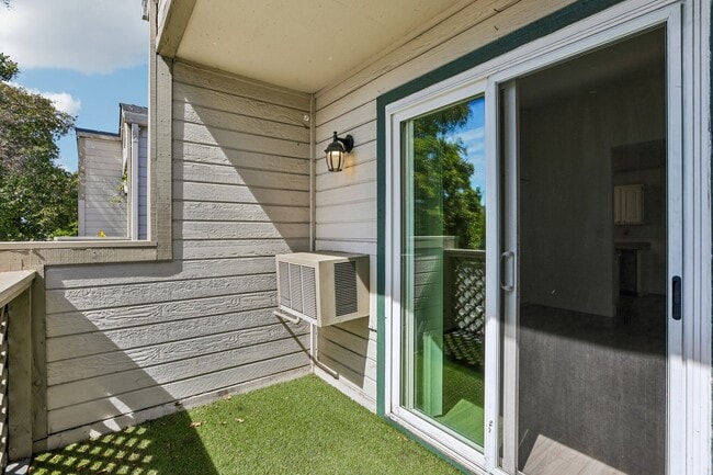 Balcony - The Huntley Apartments