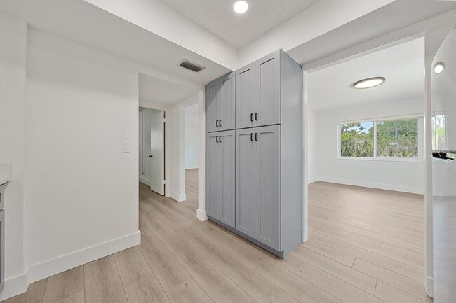 Building Photo - 3818 Roxane Blvd