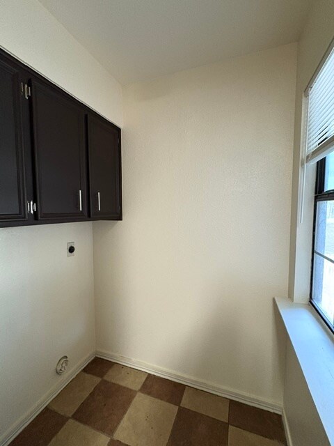 Building Photo - 489 Northwood Cir