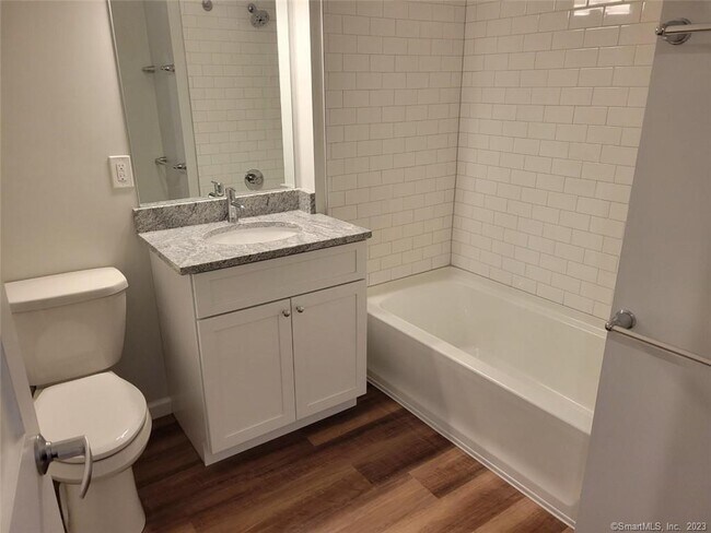 Building Photo - 10 Berkshire Rd